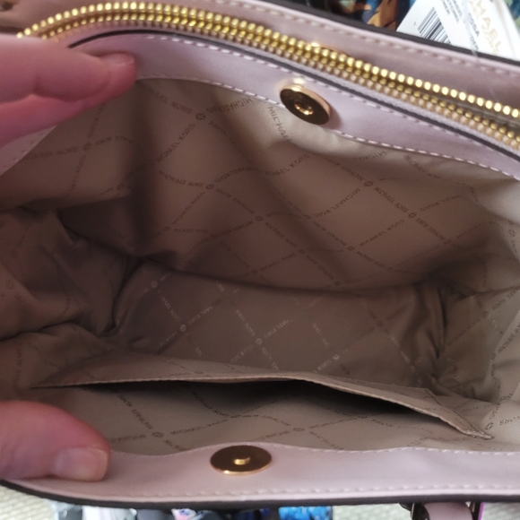 Michael Kors ~ Alessa ~ Blush Pink NEVER USED, still has the tag. - Picture 3 of 4